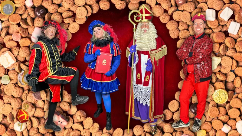 Twee Pieten, Sinterklaas en Nigel Andrews op een rij