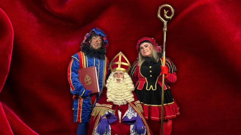 Emmer Piet en Annie Piet met Sinterklaas
